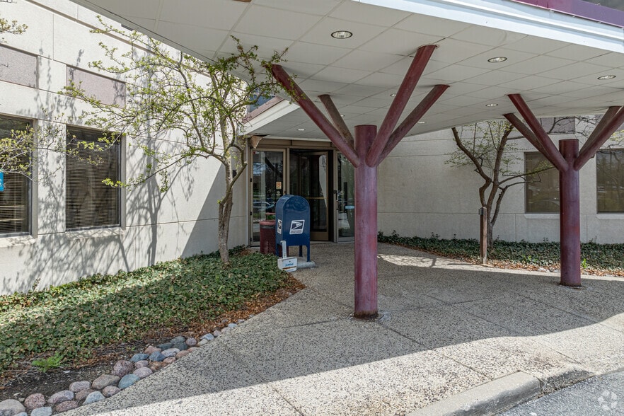 303 E Army Trail Rd, Bloomingdale, IL for sale - Building Photo - Image 3 of 5