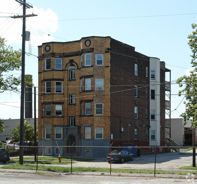 1970 E 71st St, Cleveland, OH à vendre - Photo principale - Image 1 de 1