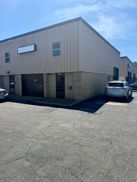 101 S First Colonial Rd, Virginia Beach, VA à vendre - Photo du bâtiment - Image 3 de 4