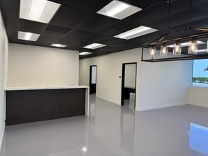 4531 Market St, Ventura, CA à louer Photo intérieure- Image 1 de 16