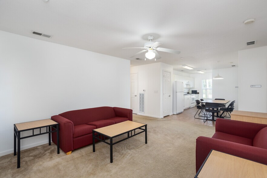1540 NE Skippers Way, Palm Bay, FL à vendre - Photo intérieure - Image 1 de 4