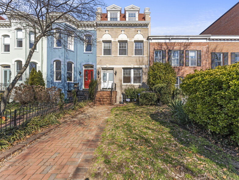 916 E Capitol St Ne, Washington, DC for sale - Primary Photo - Image 1 of 58