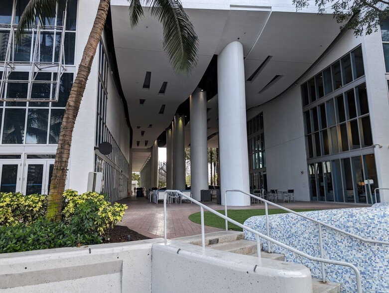 187 SW 7th St, Miami, FL à louer - Photo du bâtiment - Image 3 de 5