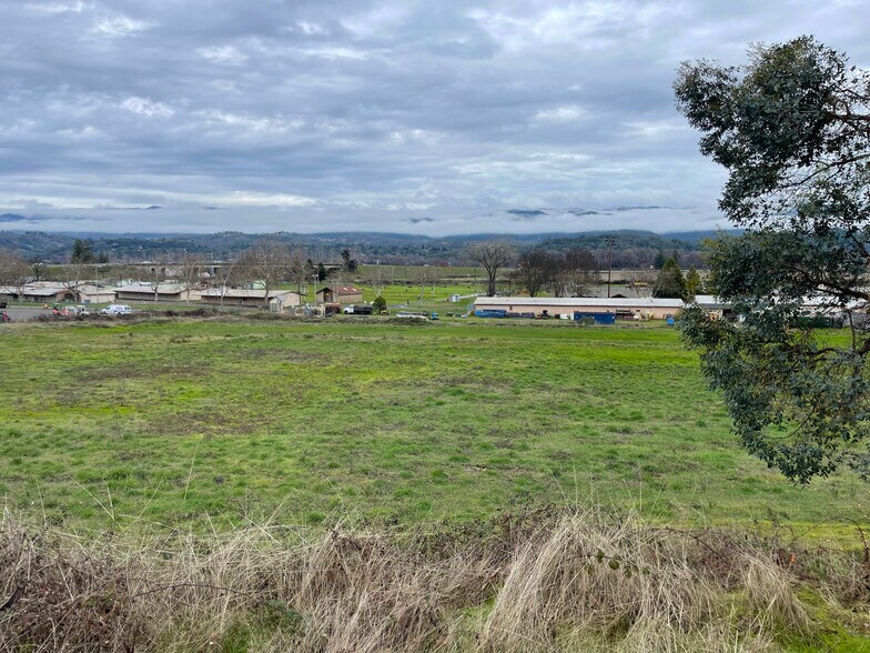 1 Ford Rd, Ukiah, CA à vendre - Photo du bâtiment - Image 2 de 7