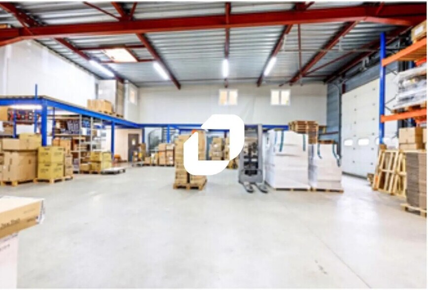 Bureau dans Chelles à louer - Photo du bâtiment - Image 3 de 6