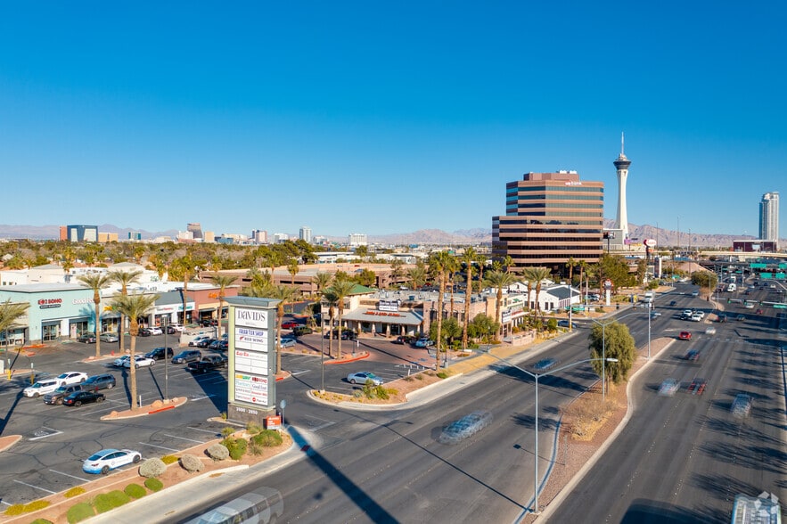 2600 W Sahara Ave, Las Vegas, NV à louer - Aérien - Image 3 de 5