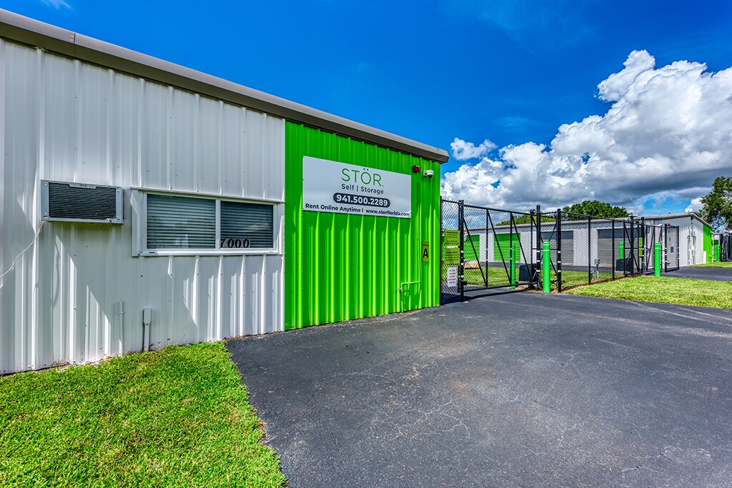 7000 Iris Ave, Sarasota, FL à vendre Photo du bâtiment- Image 1 de 7