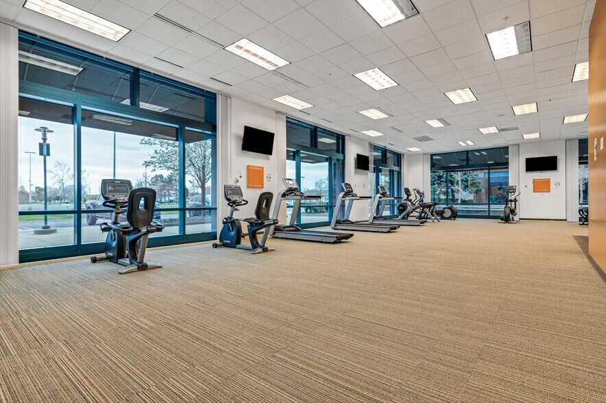 20700 Civic Center Dr, Southfield, MI à louer - Photo intérieure - Image 3 de 10