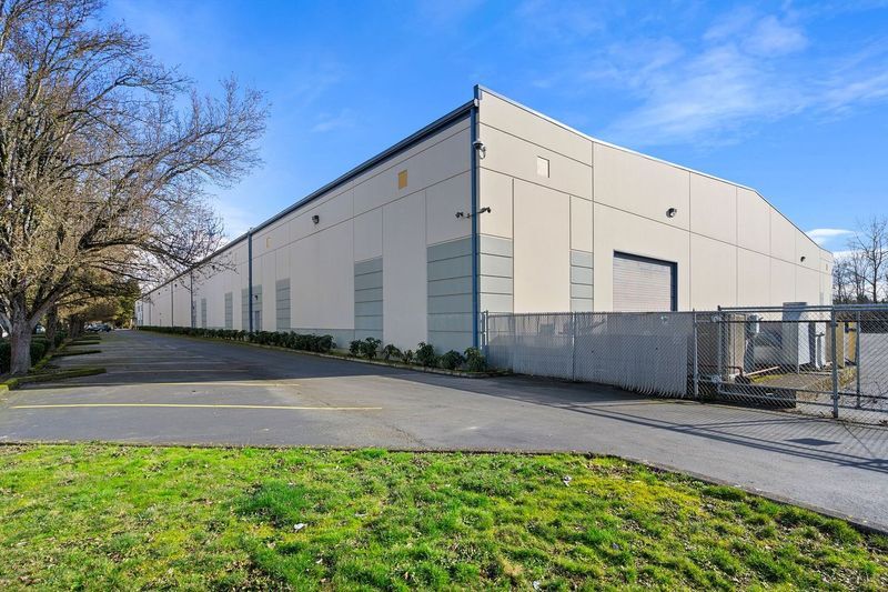 9611 NE Sunderland Ave, Portland, OR for lease Interior Photo- Image 1 of 7
