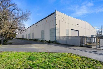 9611 NE Sunderland Ave, Portland, OR for lease Interior Photo- Image 1 of 7