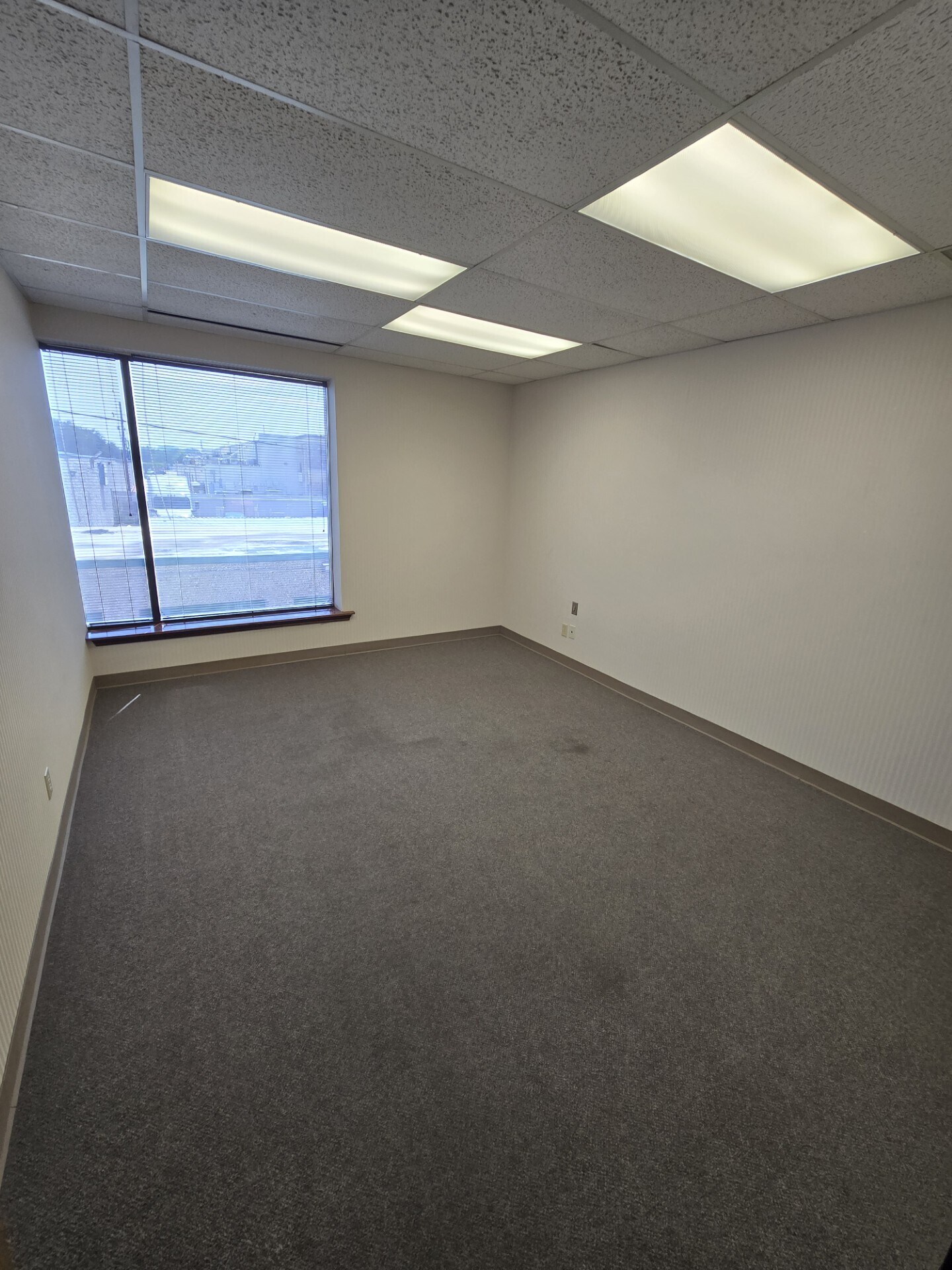 4015 Belt Line Rd, Addison, TX à louer Photo du bâtiment- Image 1 de 1