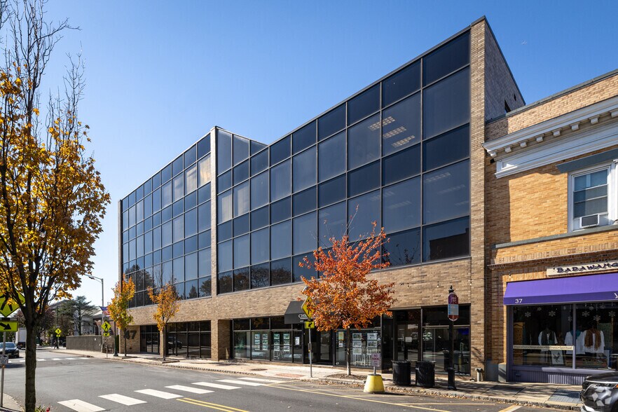 47 Maple St, Summit, NJ à louer - Photo du bâtiment - Image 3 de 17