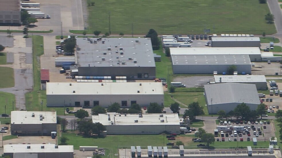5400 SW 33rd St, Oklahoma City, OK à louer - Vidéo aérienne - Image 2 de 17