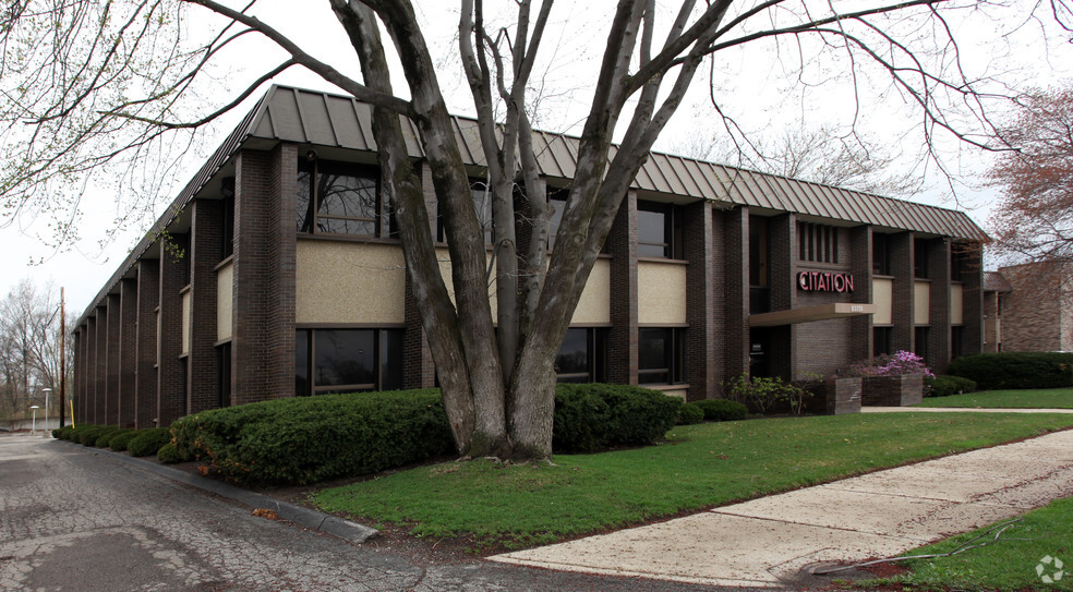 23775 Northwestern Hwy, Southfield, MI for lease - Building Photo - Image 1 of 6