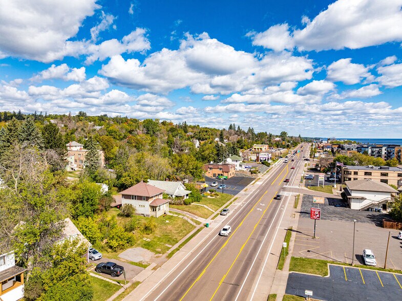 1913 London Road, Duluth, MN à vendre - Photo du bâtiment - Image 3 de 7