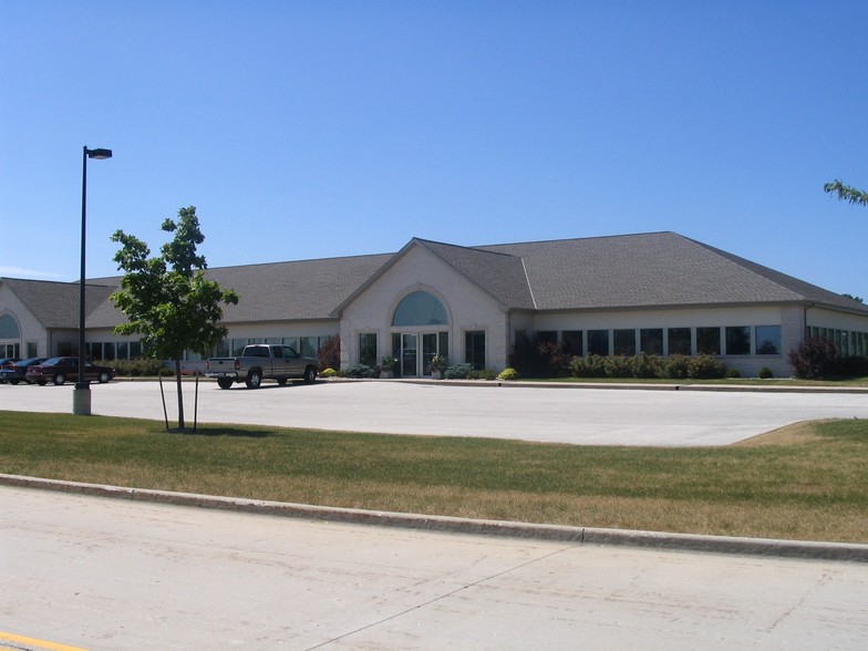 375 Ams Ct, Howard, WI for lease - Building Photo - Image 2 of 5