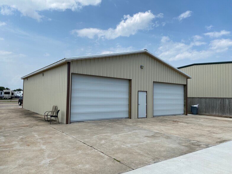 131 Cora St, Freeport, TX for lease - Building Photo - Image 2 of 4