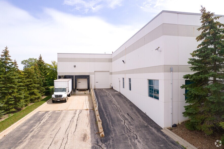 3982 Ryan Rd, Gurnee, IL à louer - Photo du bâtiment - Image 3 de 6