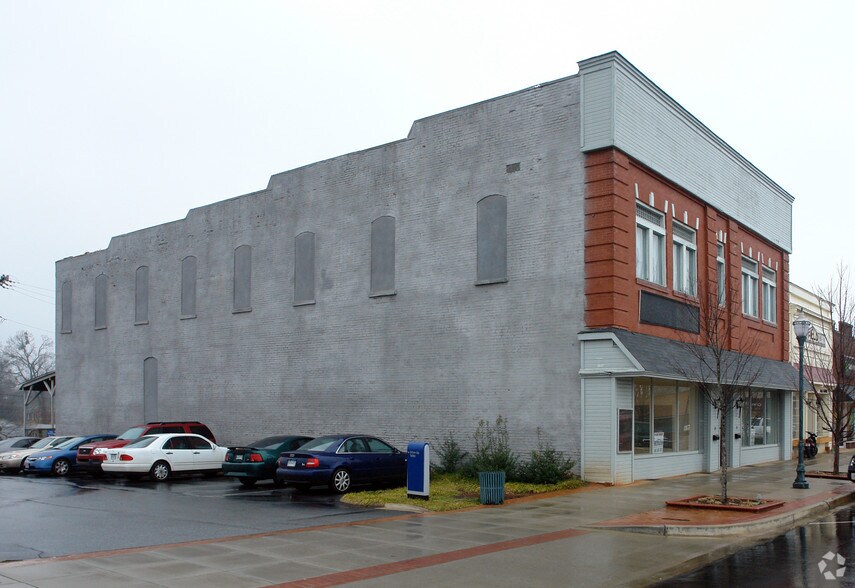 319-321 Main St, Seneca, SC à vendre - Photo du bâtiment - Image 1 de 6