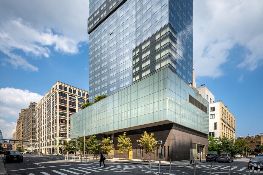 246 Spring St, New York, NY à louer - Photo du bâtiment - Image 3 de 9