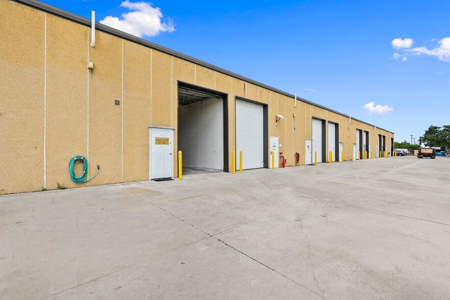 1501 SE Decker Ave, Stuart, FL for sale - Building Photo - Image 1 of 9