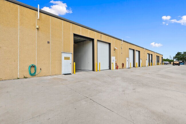Plus de détails pour 1501 SE Decker Ave, Stuart, FL - Industriel à vendre