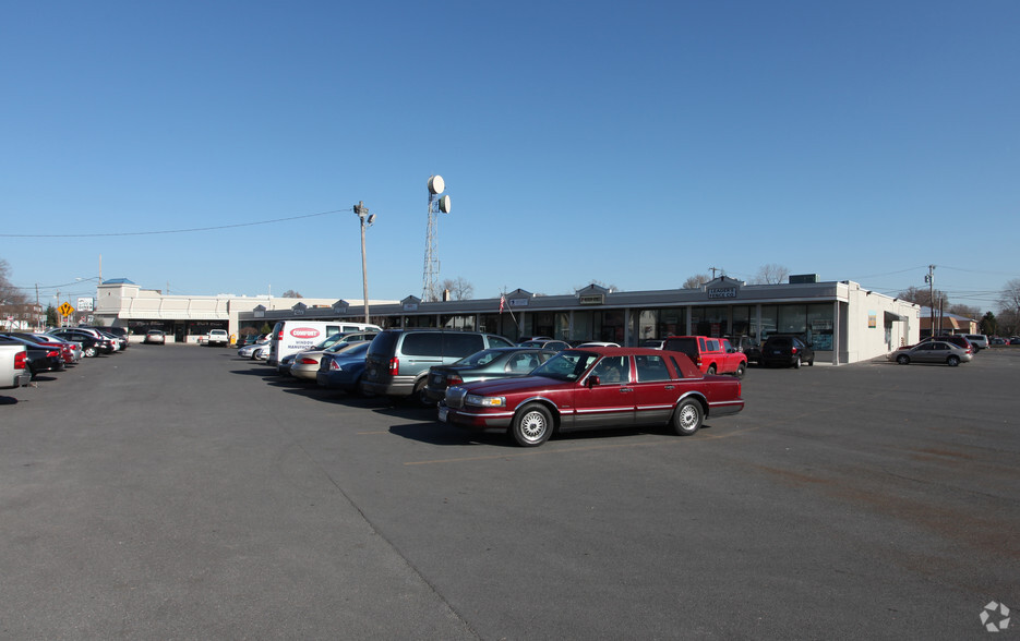 1900 Brewerton Rd, Mattydale, NY for lease - Building Photo - Image 1 of 3