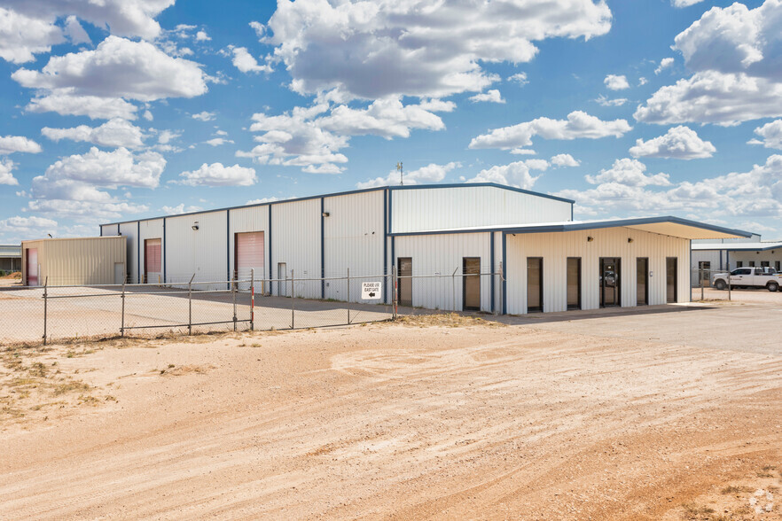 7611 W Industrial Ave, Midland, TX à vendre - Photo du bâtiment - Image 1 de 1