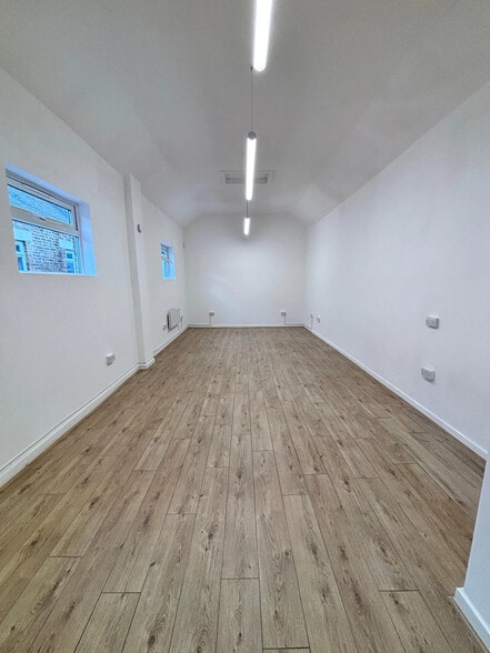4-5 Broadway Ct, London for lease - Building Photo - Image 3 of 12
