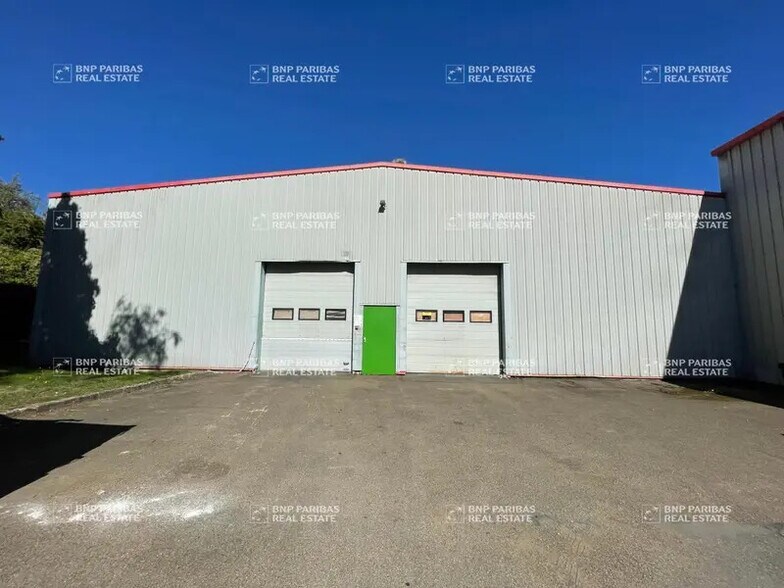 Flex in Trappes for lease - Building Photo - Image 2 of 24
