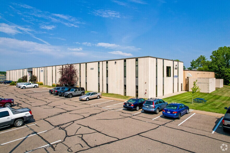 5121-5125 Winnetka Ave S, New Hope, MN à louer - Photo du bâtiment - Image 1 de 7