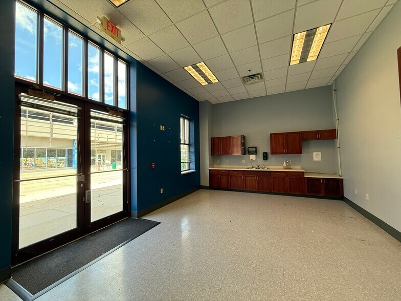 110-301 N Adams St, Green Bay, WI à louer - Photo intérieure - Image 3 de 26