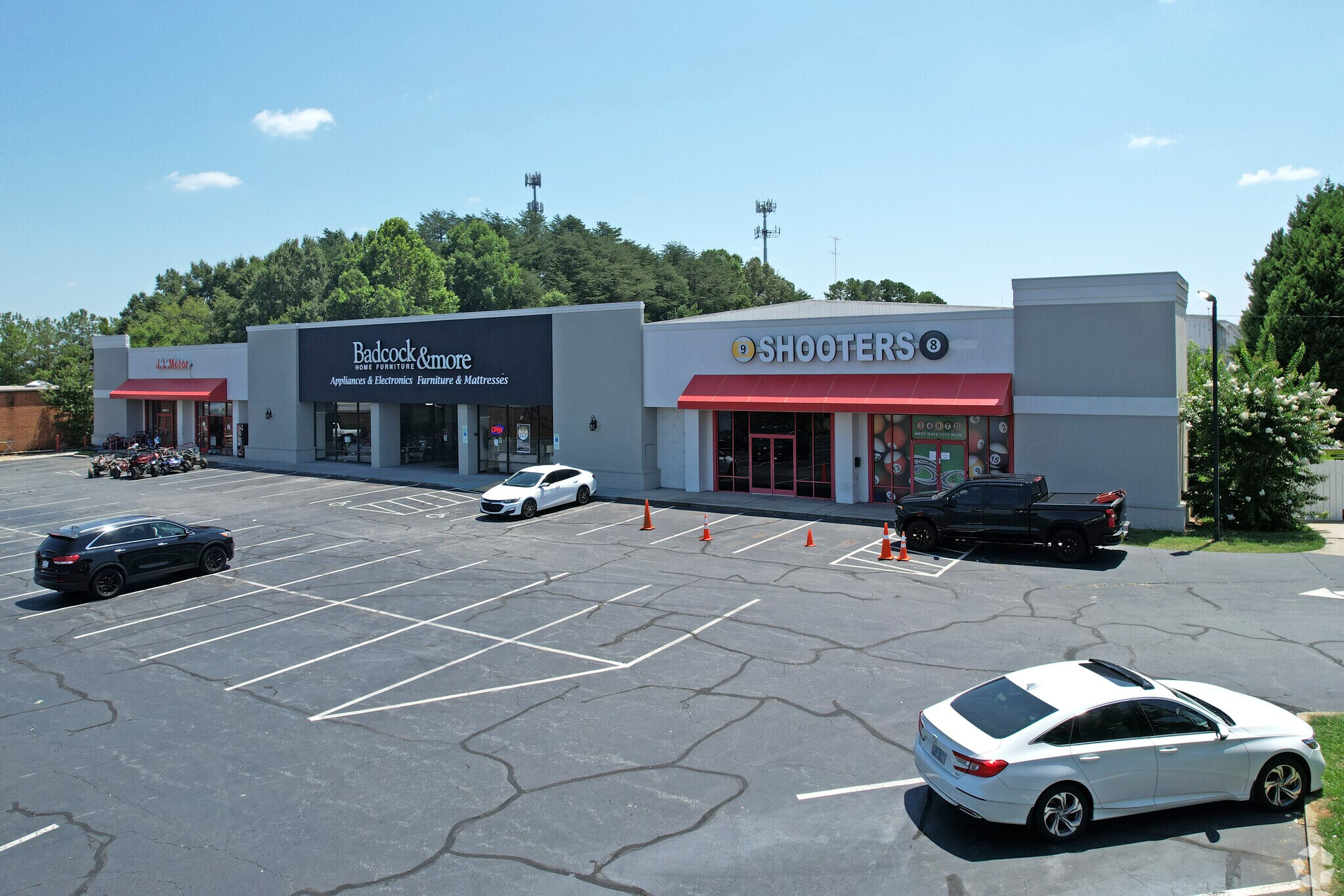 3407 W Gate City Blvd, Greensboro, NC à louer Photo du bâtiment- Image 1 de 2