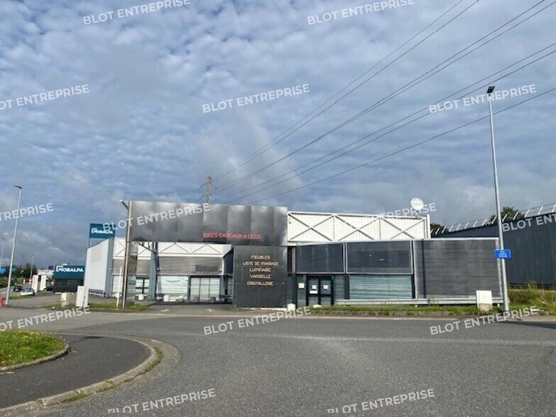 Retail in Brest for lease - Building Photo - Image 1 of 7