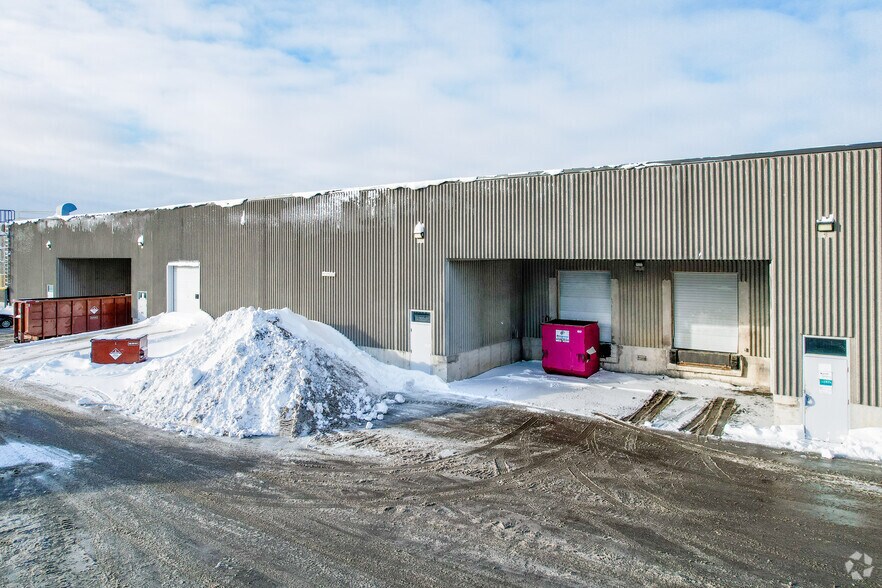 71 Whitmore Rd, Vaughan, ON à louer - Photo du bâtiment - Image 2 de 2