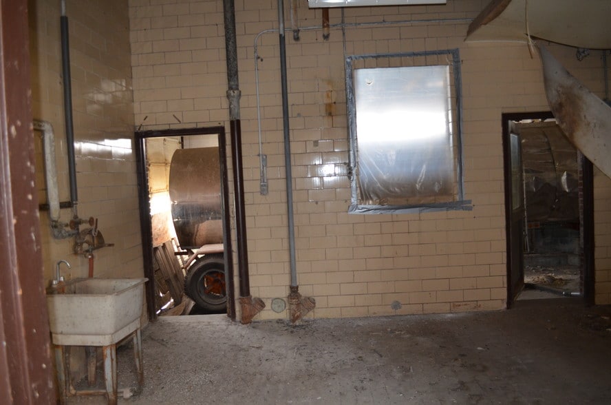 118 E Main St, Mc Connell, IL for sale - Building Photo - Image 2 of 13