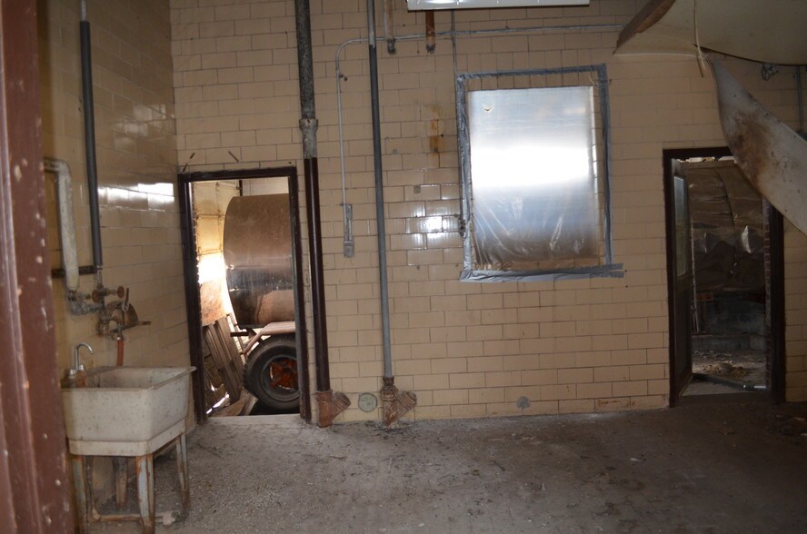 118 E Main St, Mc Connell, IL à vendre - Photo du bâtiment - Image 2 de 13