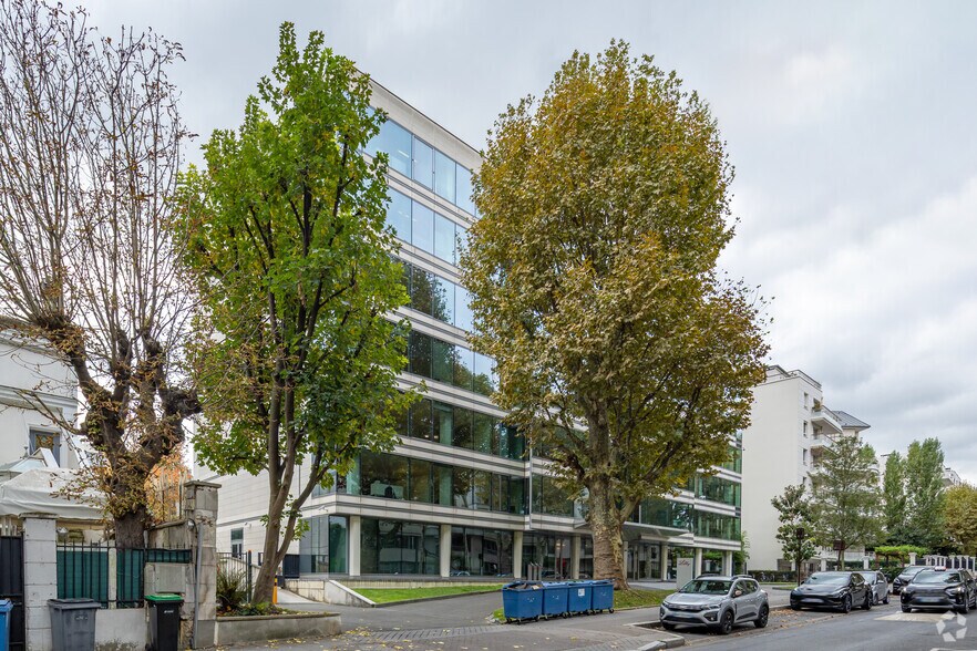 Bureau dans Neuilly-sur-Seine à louer - Photo du bâtiment - Image 2 de 3