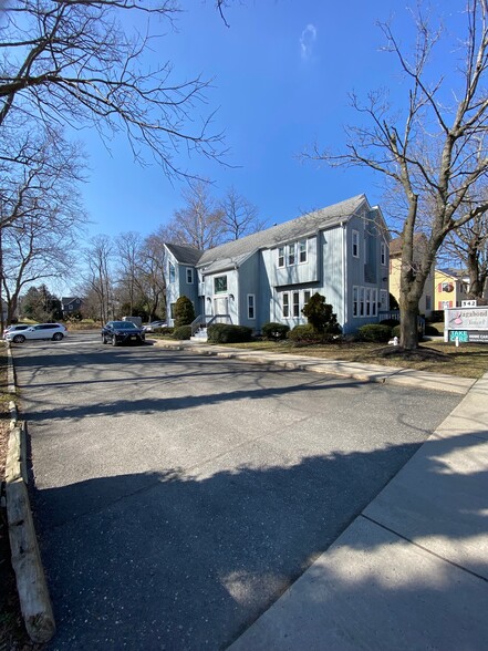 542 Prospect Ave, Little Silver, NJ à vendre - Photo du bâtiment - Image 1 de 1