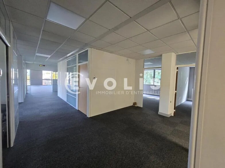 Office in Orsay for lease - Interior Photo - Image 3 of 9