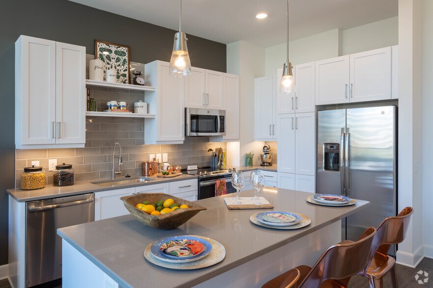 880 W Peachtree St NW, Atlanta, GA à louer - Photo intérieure - Image 2 de 57