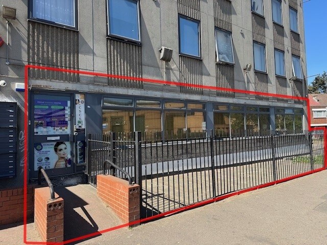 119 Neasden Ln, Londres à louer - Photo du bâtiment - Image 2 de 5