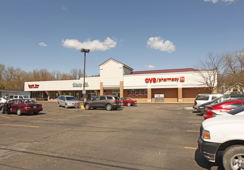 106-114 W Grand River Ave, Brighton, MI for lease - Primary Photo - Image 1 of 3