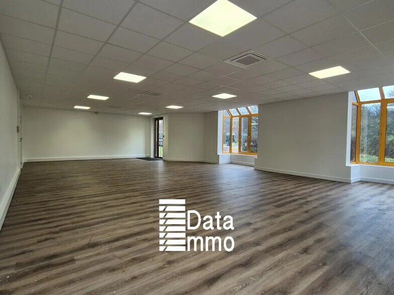 Industrial in Croissy-Beaubourg for lease - Building Photo - Image 2 of 8