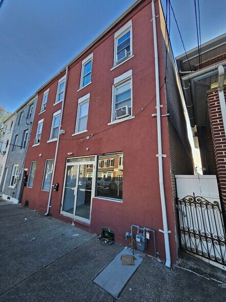 322 Ridge Ave, Allentown, PA à vendre - Photo du bâtiment - Image 2 de 6