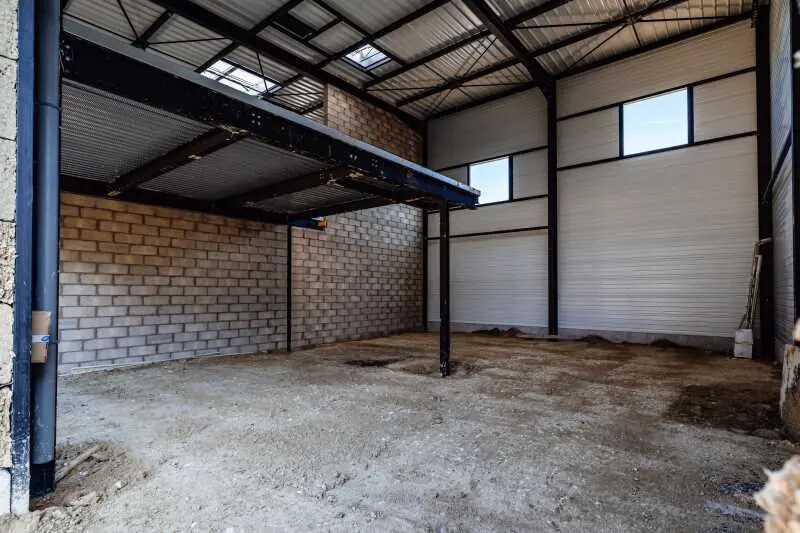 Flex in Courtry for sale - Building Photo - Image 2 of 4