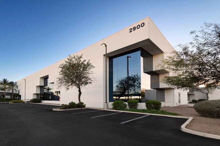 2900 S Diablo Way, Tempe, AZ à louer - Photo du bâtiment - Image 2 de 6