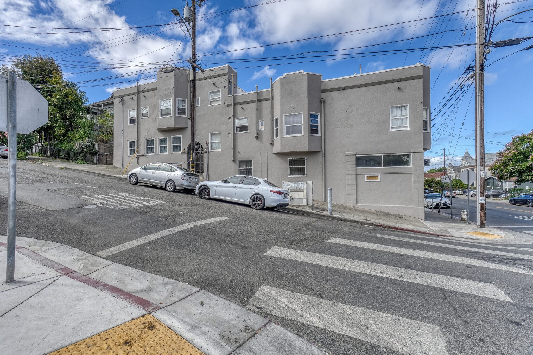 2246 23rd Ave, Oakland, CA à vendre Photo du bâtiment- Image 1 de 9