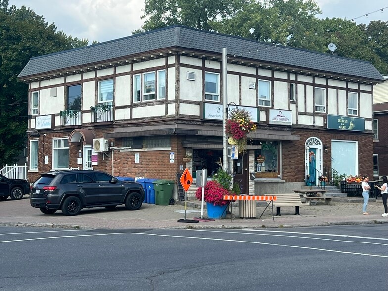 17 Av De La Baie-De-Valois, Pointe-claire, QC for lease - Building Photo - Image 1 of 6