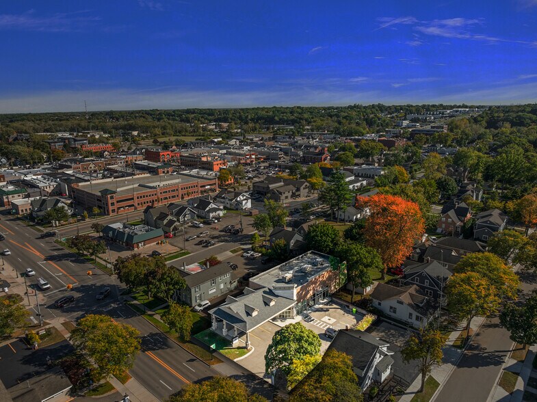 311 W University Dr, Rochester, MI à vendre - Photo du bâtiment - Image 3 de 33